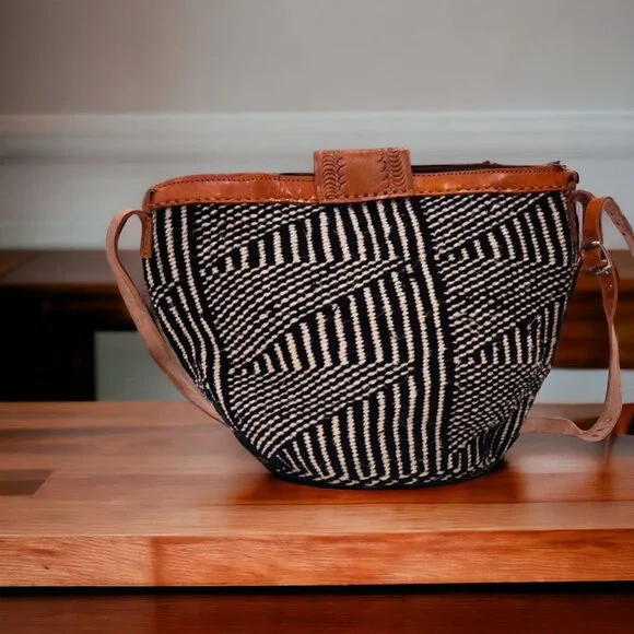 Handmade Zebra Weave Design Boho Kenyan Bag - Picture 2 of 5